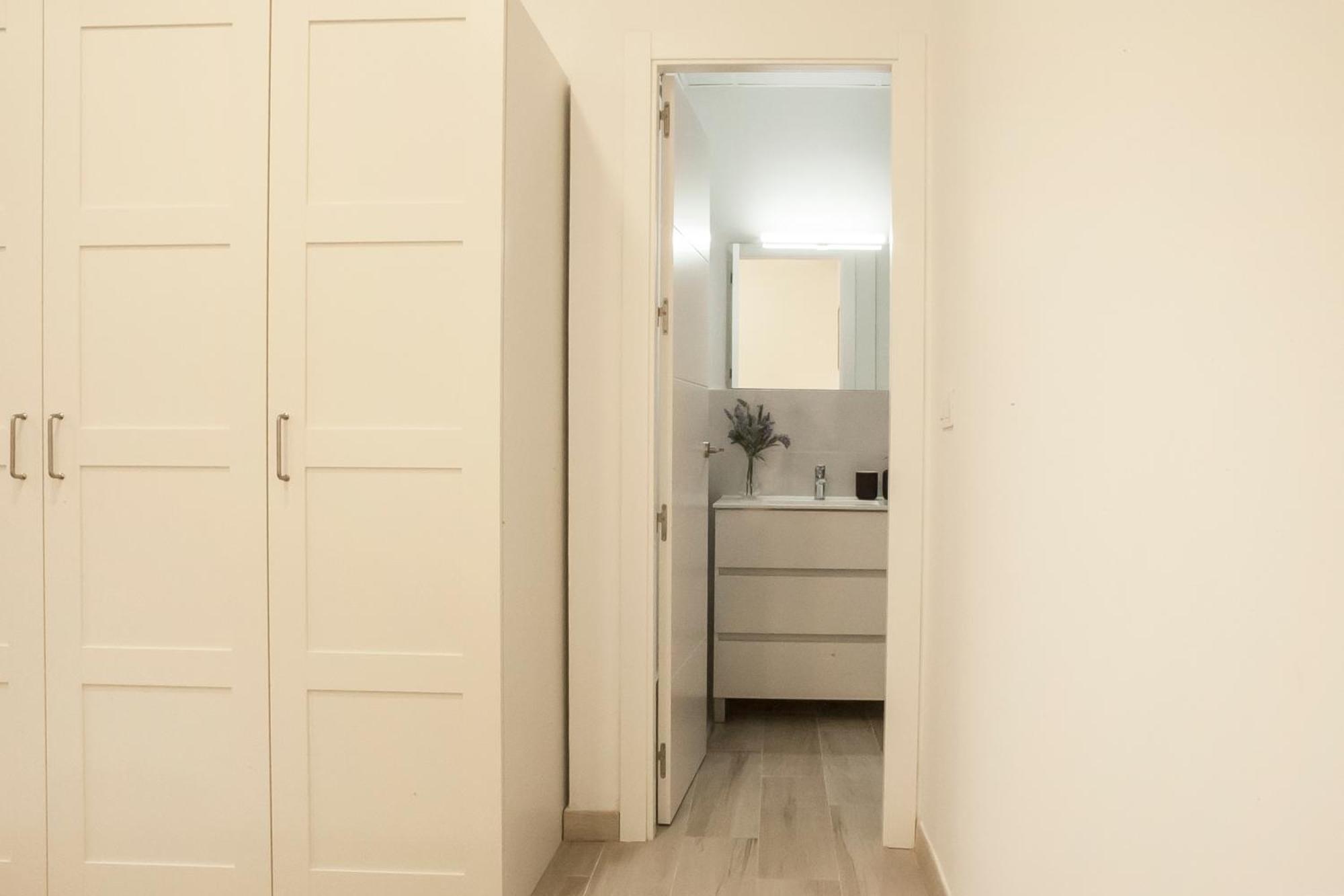 Apartamentos Rg Hospital Valme Seville Exterior photo
